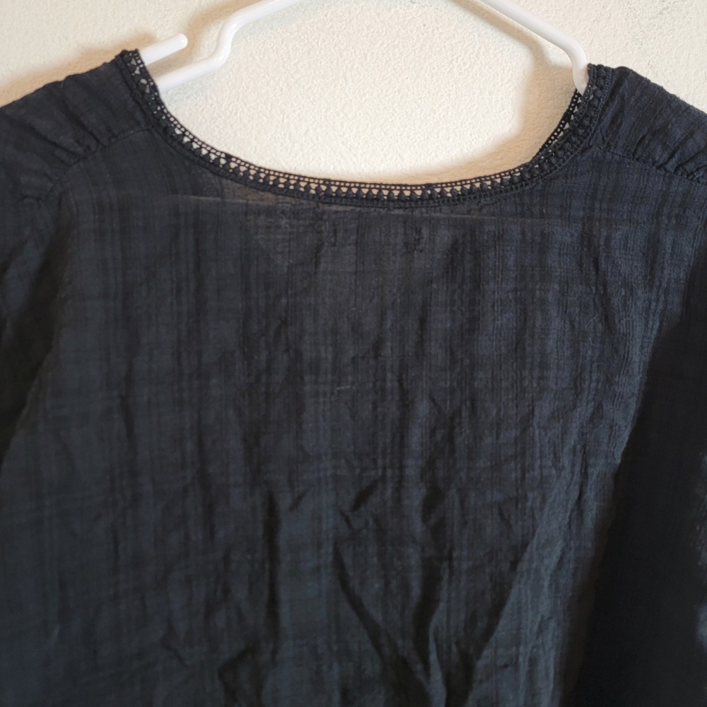 Max Studio Black Textured Gauze Front Tie Crochet Lace Trim V-Neck Top Medium - Picture 6 of 11